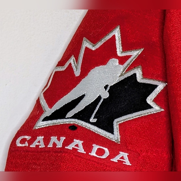 Bauer • 1998 Team Canada Olympic Hockey Jersey NWT | Vintage| RARE - Picture 4 of 8
